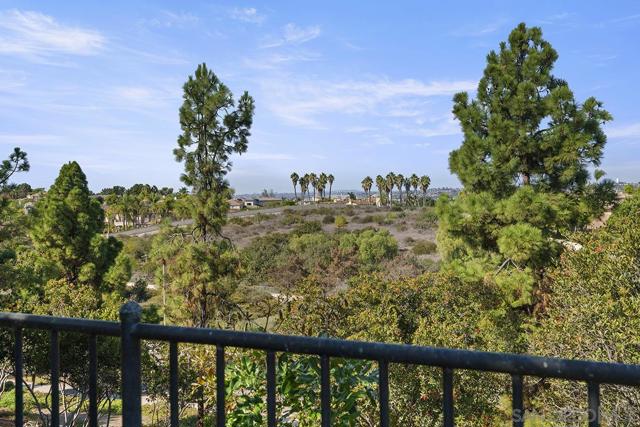 987 Palencia Ct, Chula Vista CA: https://media.crmls.org/mediaz/97603fcb-ab9f-4ecb-99bc-50f793ee8ce6.jpg