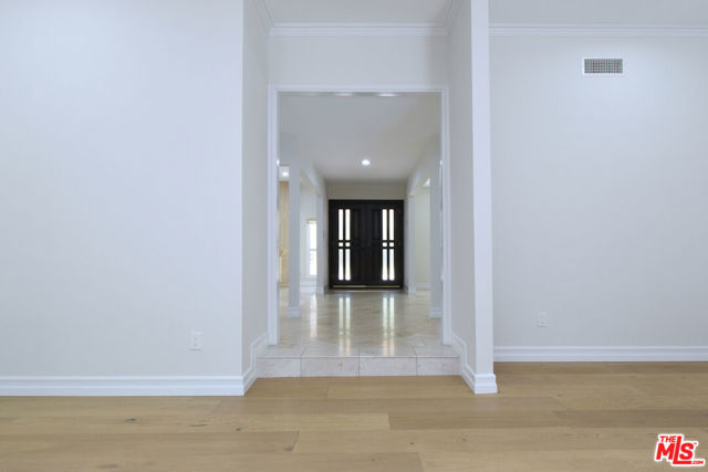 23637 Park Belmonte, Calabasas CA: https://media.crmls.org/mediaz/97605bc6-ba20-45d6-9c75-02cebed69b31.jpg