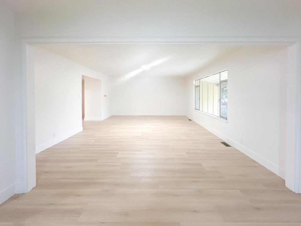 https://media.crmls.org/mediaz/9760e2be-03cd-4edc-bd6e-699ba39fabb2.jpg?preset=X-Large