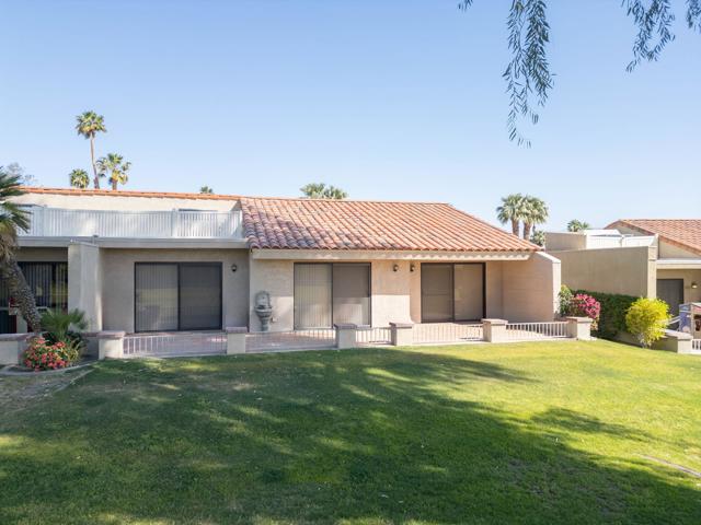 40553 Pebble Beach Circle, Palm Desert CA: https://media.crmls.org/mediaz/97614050-a667-4f51-ae70-fd97ffbae9d8.jpg