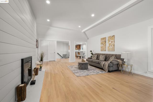 6537 Aitken Dr, Oakland CA: https://media.crmls.org/mediaz/97616ca8-1054-4e05-8653-45bde691acdf.jpg