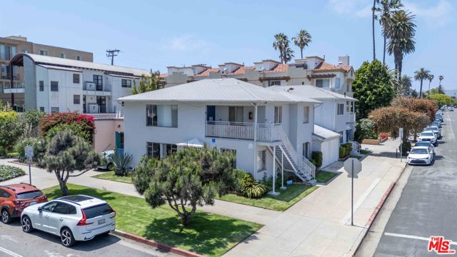 231 California Avenue, Santa Monica CA: https://media.crmls.org/mediaz/97619136-2f90-46f8-b208-3368eae6403f.jpg