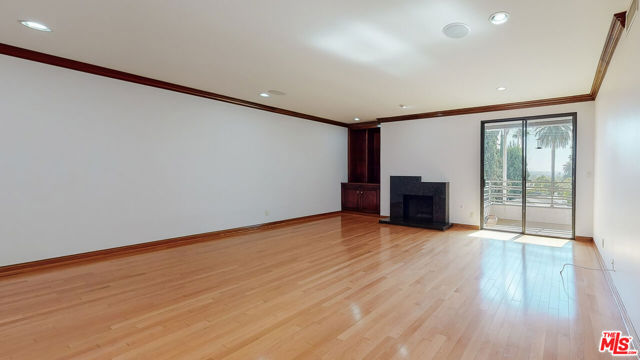 450 North Oakhurst Drive, 304 photo 2