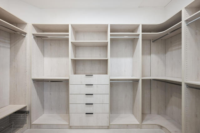 160 Kiva Drive, Palm Desert CA: https://media.crmls.org/mediaz/9762021f-2fa6-4502-9913-ecabc629c915.jpg
