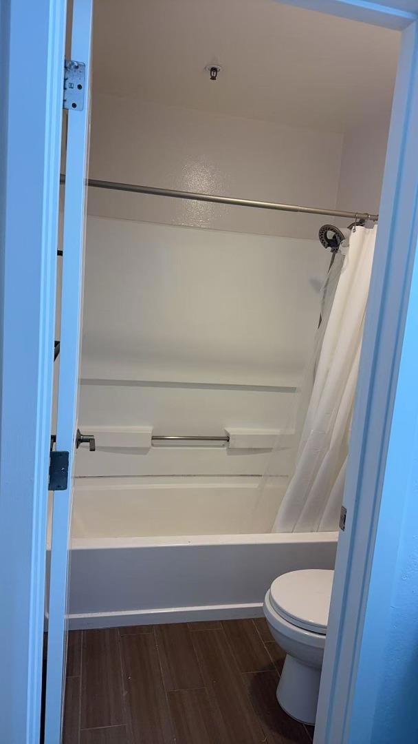 6400 Christie Avenue, Emeryville CA: https://media.crmls.org/mediaz/9762e03c-36a0-4274-80bd-ef491225049b.jpg