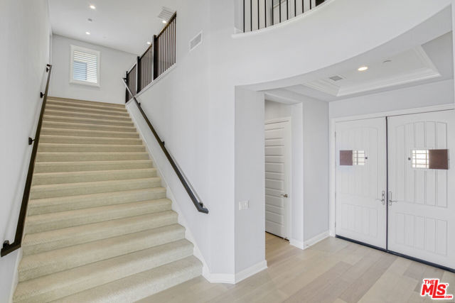 20326 W Liverpool Way, Porter Ranch CA: https://media.crmls.org/mediaz/976353c2-c4f2-48eb-a7f6-0d89cc8a0584.jpg