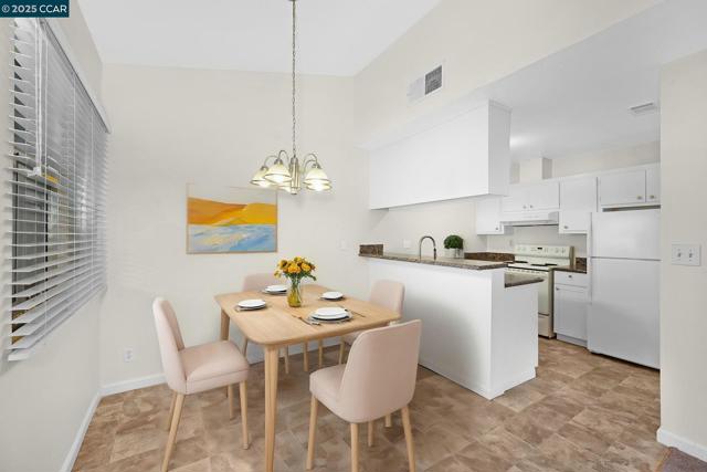 5450 Concord Blvd, Concord CA: https://media.crmls.org/mediaz/97635589-4f0e-4f5f-b16e-c89cbaed6196.jpg