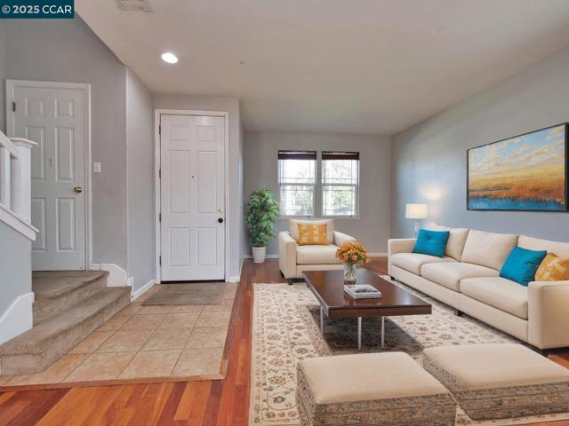 2035 Pasado Avenue, Manteca CA: https://media.crmls.org/mediaz/97636a1c-0b75-4df7-90ff-8ef4254bc79b.jpg