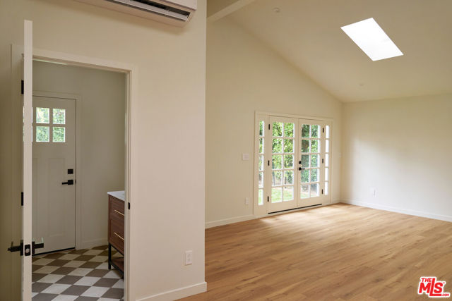 5 Bed Home for Sale in Los Angeles, California
