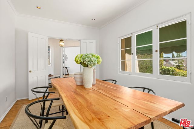 10815 Rochester Avenue, Los Angeles CA: https://media.crmls.org/mediaz/97640e07-8426-4f53-89ac-38fe6143c4ca.jpg