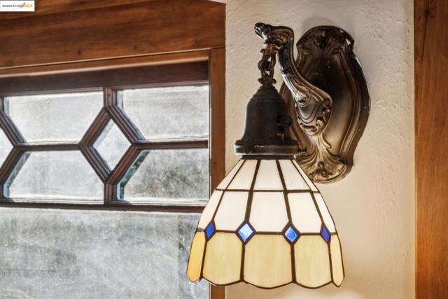 919 Mckinley Ave, Oakland CA: https://media.crmls.org/mediaz/9764a8ac-2c03-4a5a-991f-1b2f3aaa508d.jpg