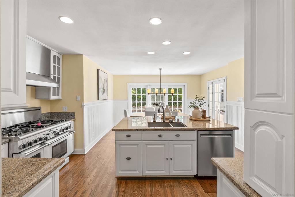 921 Court Way - photo 14