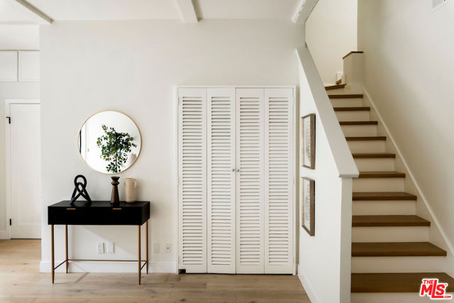 1425 Stanford Street, Santa Monica CA: https://media.crmls.org/mediaz/97662949-65e1-4fcb-8ee7-7b5edbb12dd4.jpg
