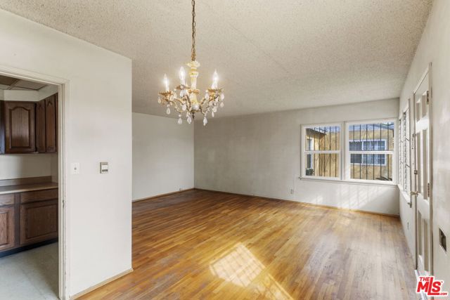4030 Boise Avenue, Los Angeles CA: https://media.crmls.org/mediaz/9766cc05-7607-4603-a994-5a8e6e8f07e2.jpg