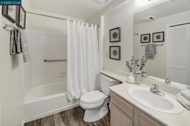 1860 Tice Creek, Walnut Creek CA: https://media.crmls.org/mediaz/976707f7-4b49-4f76-bbc1-90bee4564fce.jpg