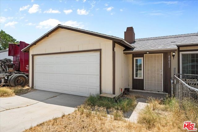 40611 178th Street, Lancaster CA: https://media.crmls.org/mediaz/97679398-a143-41ec-9bdd-3cfb36a95872.jpg