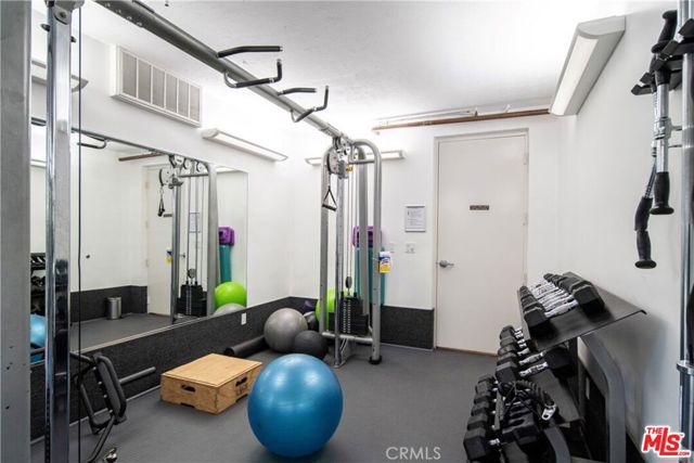 306 Bora Bora Way, Marina del Rey CA: https://media.crmls.org/mediaz/976796c9-5423-48c4-8344-c278559e153b.jpg