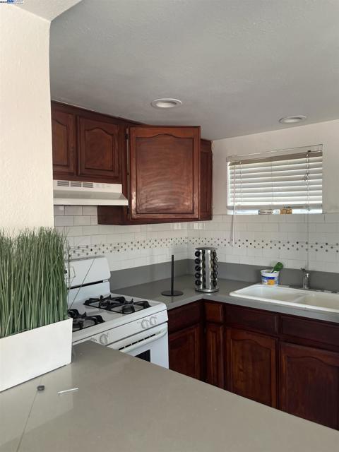 5419 S Harcourt Ave, Los Angeles CA: https://media.crmls.org/mediaz/9767afca-ccb7-4486-b290-0f9e618dac8e.jpg