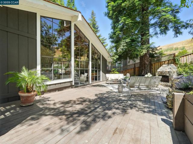 66 Ambleside Court, Danville CA: https://media.crmls.org/mediaz/9767f176-3155-4e6d-b451-a783cf002c16.jpg
