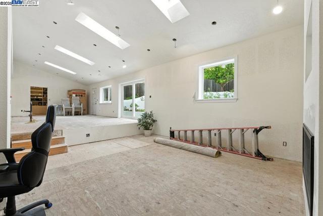 21798 Independent School Rd, Castro Valley CA: https://media.crmls.org/mediaz/97683a83-82a4-482e-8c97-a9f8a3bb4af7.jpg