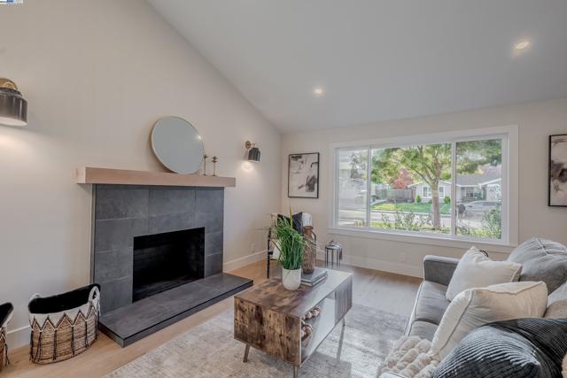 311 Foxboro Ct, San Ramon CA: https://media.crmls.org/mediaz/97688b0a-6d20-47e1-8d6c-b34cdec9d7b1.jpg