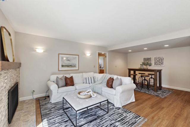 2632 Campeche Ct, San Ramon CA: https://media.crmls.org/mediaz/97696f0f-62a8-4371-9c58-44e17f520240.jpg