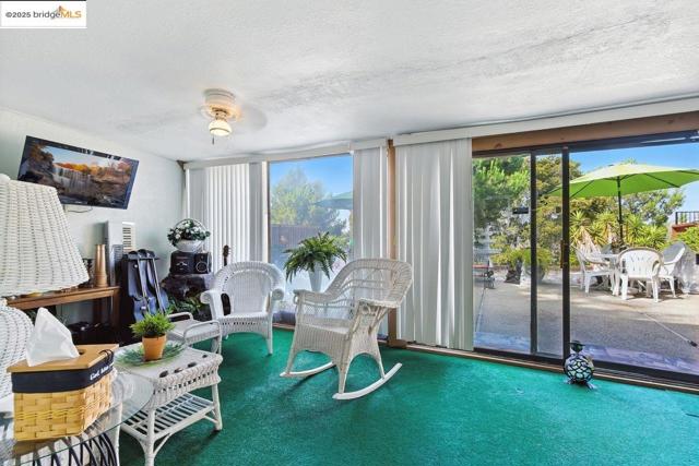 4336 Rilea Way, Oakland CA: https://media.crmls.org/mediaz/976990be-86f6-4005-ab74-fb29a4b5eeaf.jpg