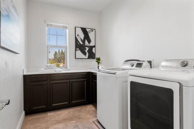 714 Sullivan Way, Gilroy CA: https://media.crmls.org/mediaz/97699742-cbb8-4648-8486-343e117acb3b.jpg