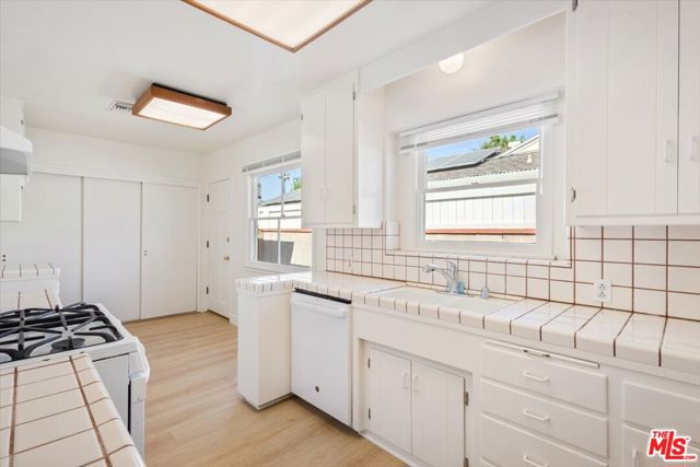12848 Tiara Street, Valley Village CA: https://media.crmls.org/mediaz/9769cc3f-d3e0-4849-b12f-16972dbb510a.jpg