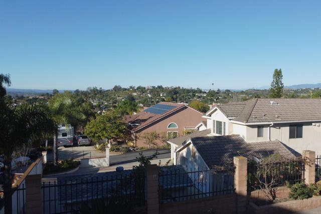 Detail Gallery Image 7 of 7 For 1329 Clear Crest Cir, Vista,  CA 92084 - 4 Beds | 3 Baths