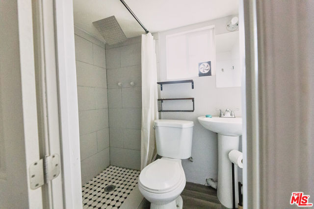 1416 Helen Drive, Los Angeles CA: https://media.crmls.org/mediaz/976a92e4-4b40-47b7-ac0f-210e38d3c89d.jpg