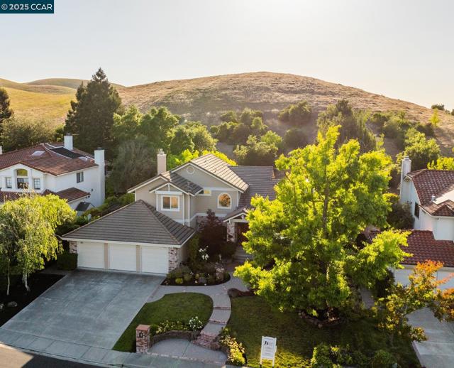 40 Northview Ct, Danville CA: https://media.crmls.org/mediaz/976ae8a2-f07f-4c94-b315-e0b000d0de54.jpg