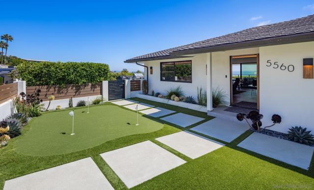 5560 Moonlight Lane, La Jolla CA: https://media.crmls.org/mediaz/976afef1-a4d9-4c02-bd9a-29a1bdc7f0dc.jpg