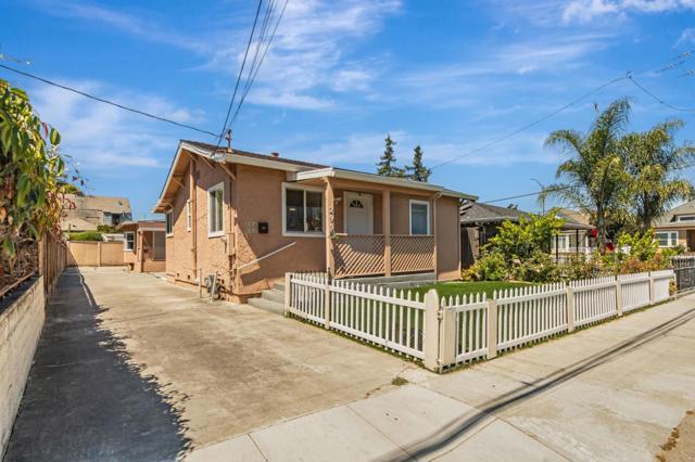 295 N 16th Street, San Jose CA: https://media.crmls.org/mediaz/976b3fd4-a846-40c3-b538-f39ed0fb9f08.jpg