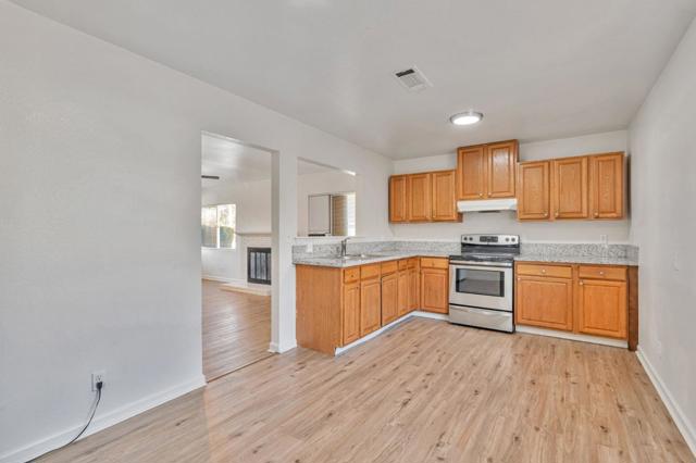 2842 N First Street, Fresno CA: https://media.crmls.org/mediaz/976ba556-dbc2-44c3-bfbc-c288953619f6.jpg