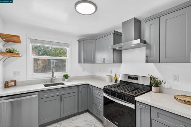 2921 Rollingwood Dr, San Pablo CA: https://media.crmls.org/mediaz/976bc087-75a6-49c3-85ad-754bbd428aa9.jpg
