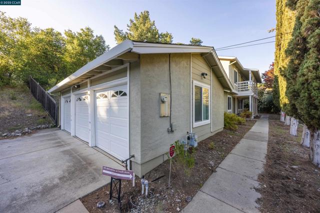 320 Miranda Ln, Alamo CA: https://media.crmls.org/mediaz/976be0fc-650b-4a1d-8449-b9d0d9d4b672.jpg