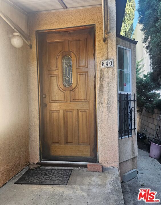 844 N Poinsettia Place, Los Angeles CA: https://media.crmls.org/mediaz/976c0c33-14b6-4dfe-9118-b09b1f8985f1.jpg