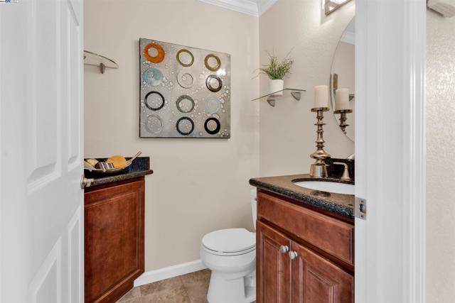 7602 Arbor Creek Cir, Dublin CA: https://media.crmls.org/mediaz/976cb317-22a1-4c1a-b317-69b2ce70bf09.jpg