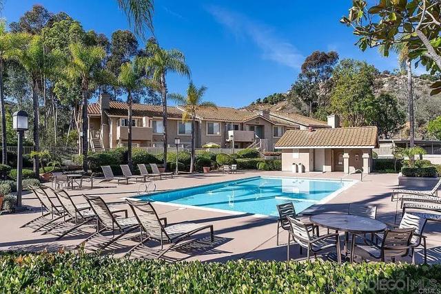 11586 Fury Ln, El Cajon CA: https://media.crmls.org/mediaz/976cda84-fa5c-47f1-b1e6-0b4cd1a22180.jpg