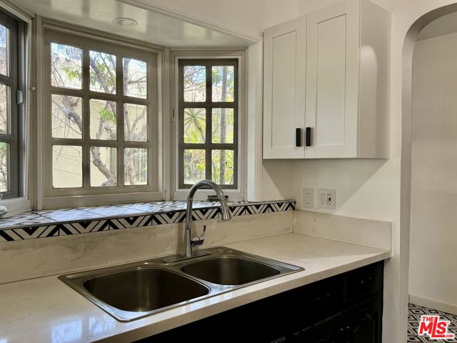 2927 S West View Street, Los Angeles CA: https://media.crmls.org/mediaz/976ce817-ca5b-4da0-8656-e284f75e3169.jpg
