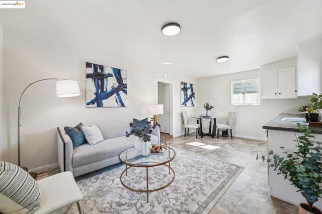 1549 5Th Ave, Oakland CA: https://media.crmls.org/mediaz/976d1fdd-0dd8-4590-a82d-d2d043804a01.jpg