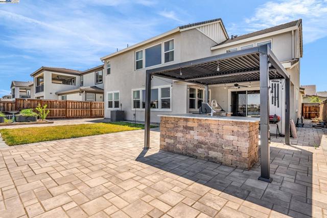 2859 Wylin Blvd, Lathrop CA: https://media.crmls.org/mediaz/976e2c36-ace8-4a3c-bedd-cf98d7a0289a.jpg