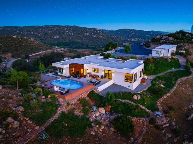403 Black Canyon Place, Ramona CA: https://media.crmls.org/mediaz/976e3364-aa48-470e-bb77-4d0e78e77b06.jpg