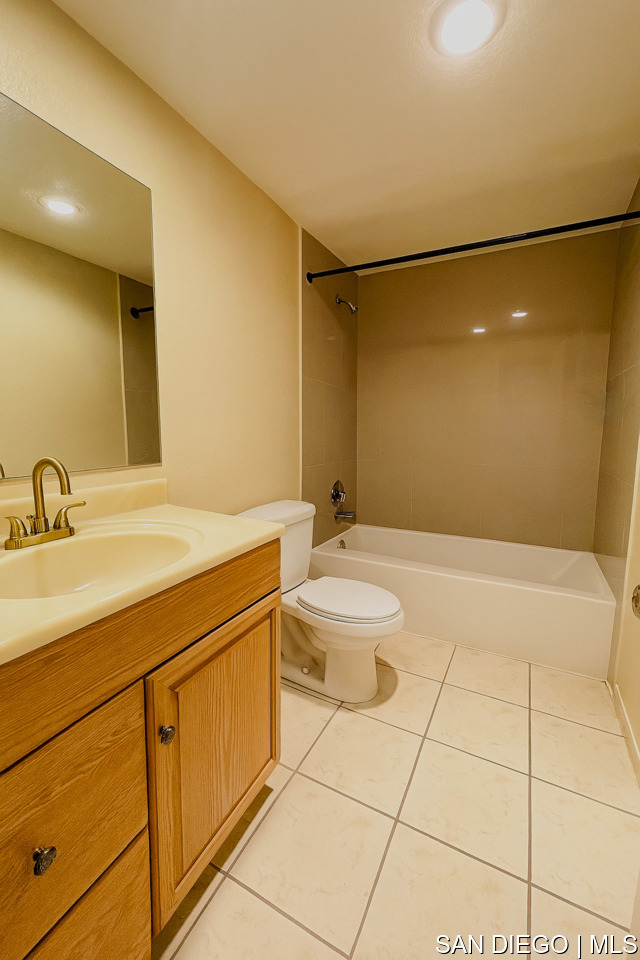 11512 Faisan WAY, San Diego CA: https://media.crmls.org/mediaz/976e8440-b74d-47c3-aa02-dfd55ca52e7a.jpg