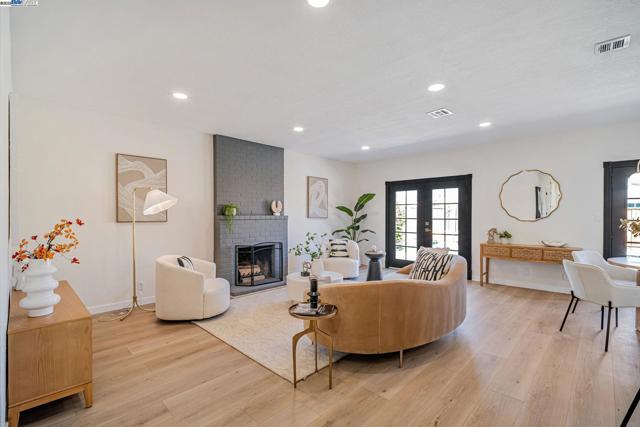 6588 Flanders Dr, Newark CA: https://media.crmls.org/mediaz/976f328a-0721-4294-8e23-22c81e6fabe8.jpg