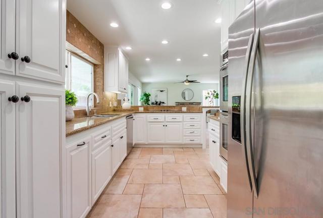 12709 Treeridge Ter, Poway CA: https://media.crmls.org/mediaz/976fc560-d7a2-4b58-aacb-caec5c185ce0.jpg