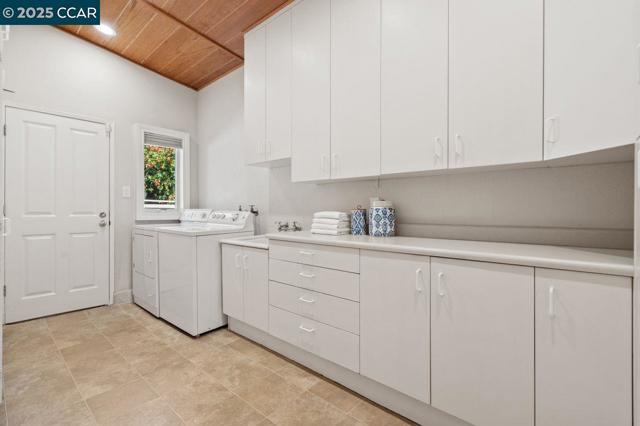 23 Lost Valley Dr, Orinda CA: https://media.crmls.org/mediaz/976fc5b8-3b09-4077-bb53-fdc9bb8f32b1.jpg