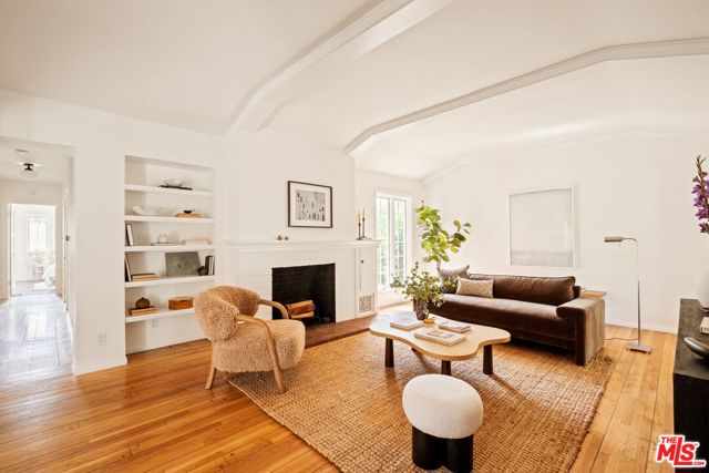 1068 Queen Anne Place, Los Angeles CA: https://media.crmls.org/mediaz/976fee43-034f-4de7-89dd-fd691bf5a08b.jpg
