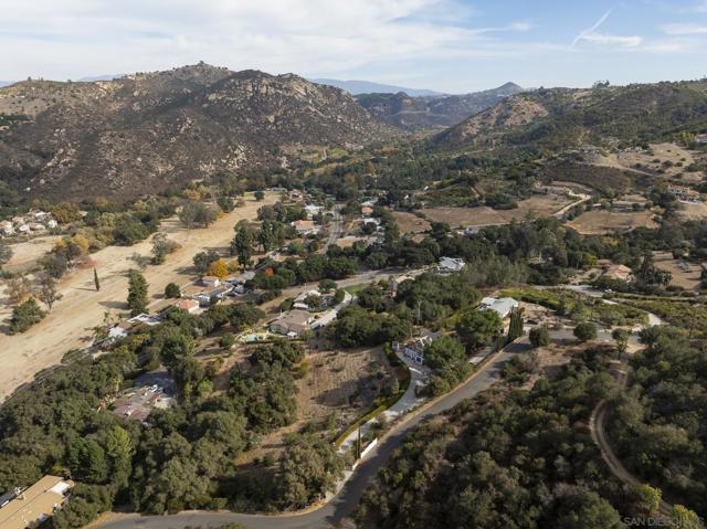 29531 Gordon Hill Road, Valley Center CA: https://media.crmls.org/mediaz/97707e93-1cd4-4bb5-9455-07dbde0f2880.jpg